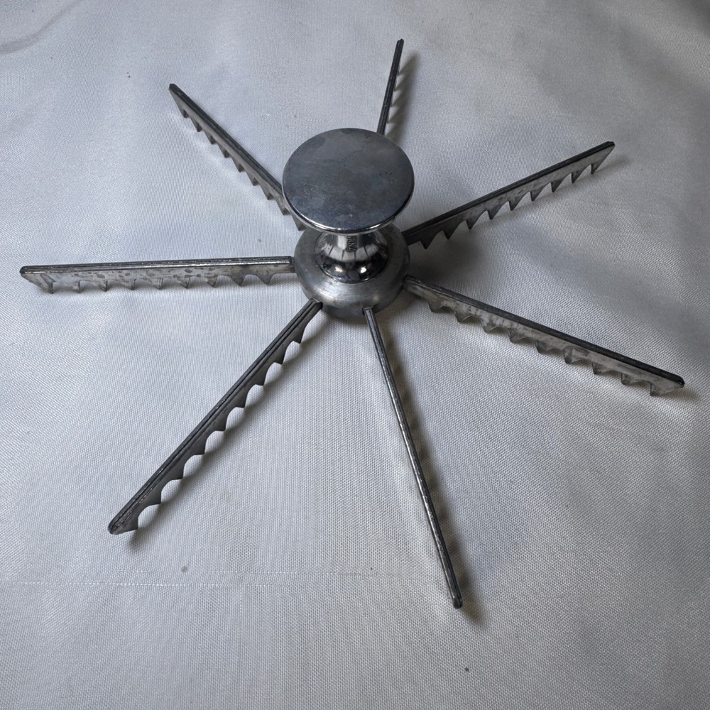 Vintage 8 Slice Metal Cake Pie Cutter Serrated Blade Manual Slicer Taiwan 8in